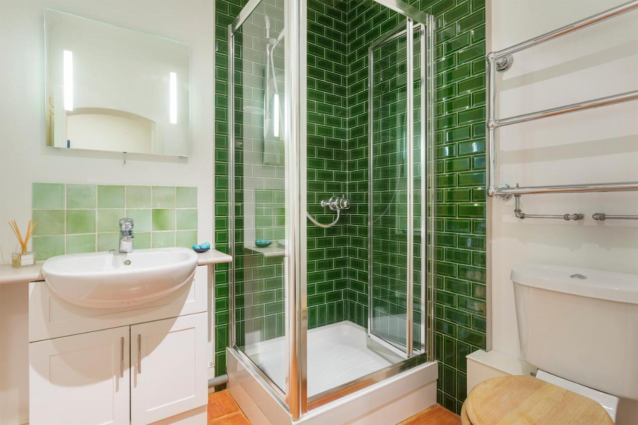 Veeve - South Kensington Garden Apartment ลอนดอน ภายนอก รูปภาพ