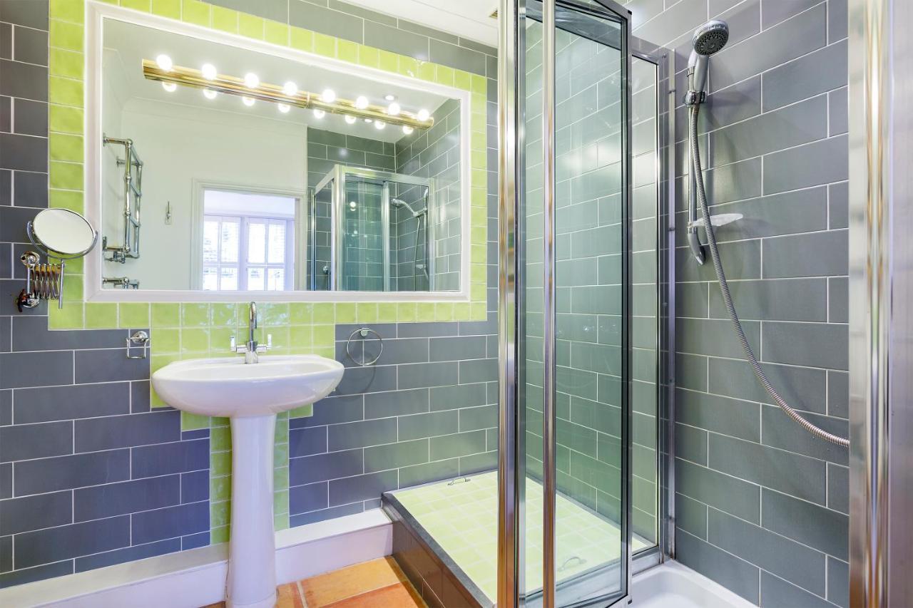 Veeve - South Kensington Garden Apartment ลอนดอน ภายนอก รูปภาพ
